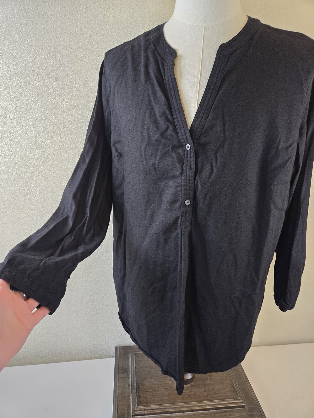 Old Navy Black V-Neck 1/2 Button Long Sleeve Top XXL